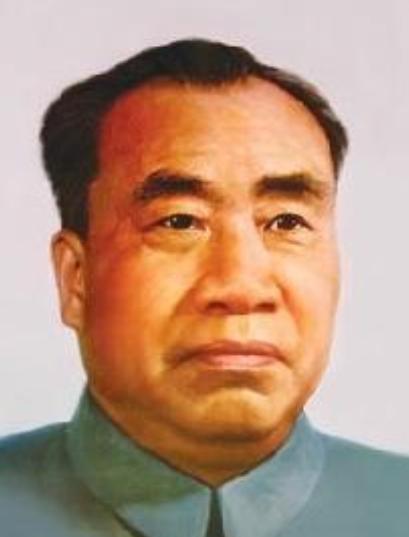 很多人不知道，军中有个习俗，只要朱老总一现身，无论元帅，还是将军，必定起身、站立