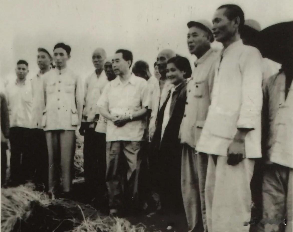 1959年6月8日，周恩来总理到石家庄市郊长安人民公社槐底生产大队视察，了解群众