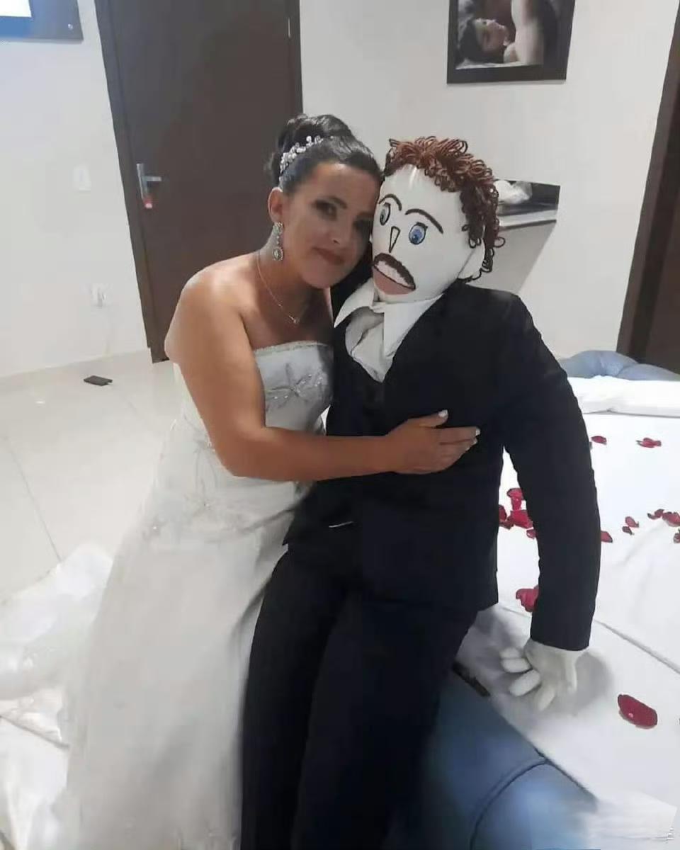 刷到巴西那位女子的故事时，真的让人忍不住感叹，现实有时候比电影还魔幻。她竟然和一