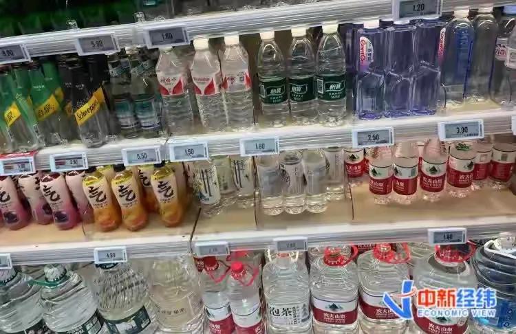 一个卖水的人，竟然是我们国家的首富，简直是奇耻大辱！（原创）

前段时间，听说公