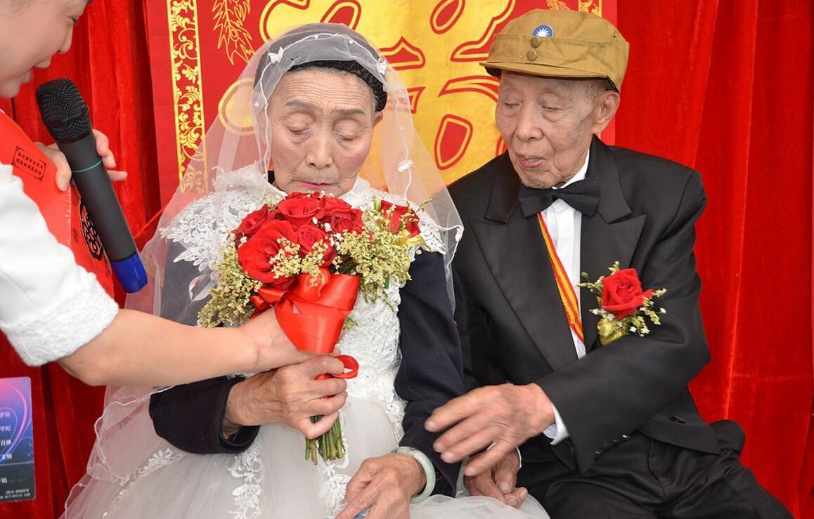 67岁的表叔哭诉：提出和老伴分房睡，此后顿顿吃蔬菜
表叔今年已经67岁了，年纪大