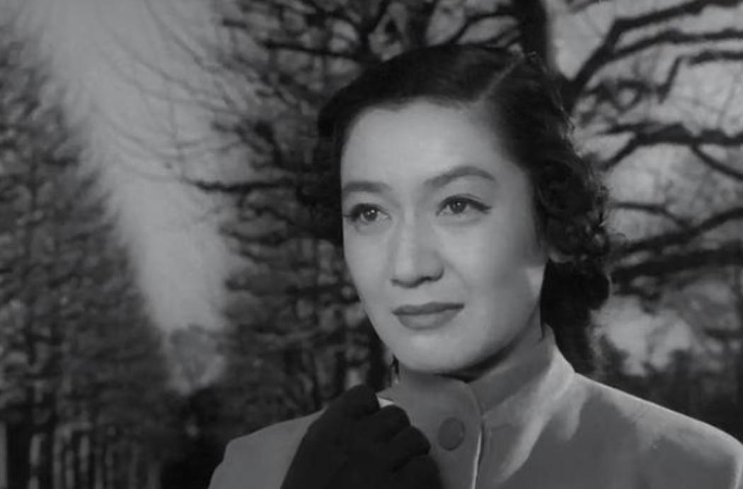 1945年，日本宣布投降，日本天皇为了保命，竟然向麦克阿瑟献上日本最美的女人，把