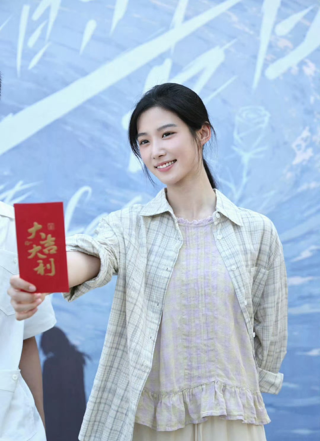 卢昱晓主演电影《谋杀的告白》开机，这是素颜状态吗