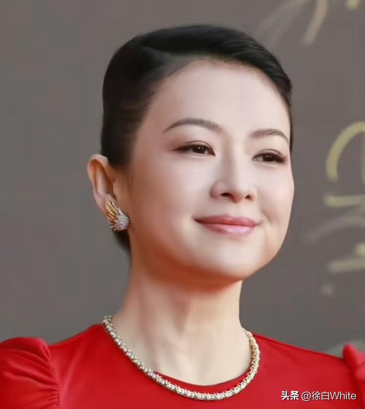 3月20日，章子怡脸怎么了，上热搜！
看完无奈……这不是很正常的年纪到了发福了么