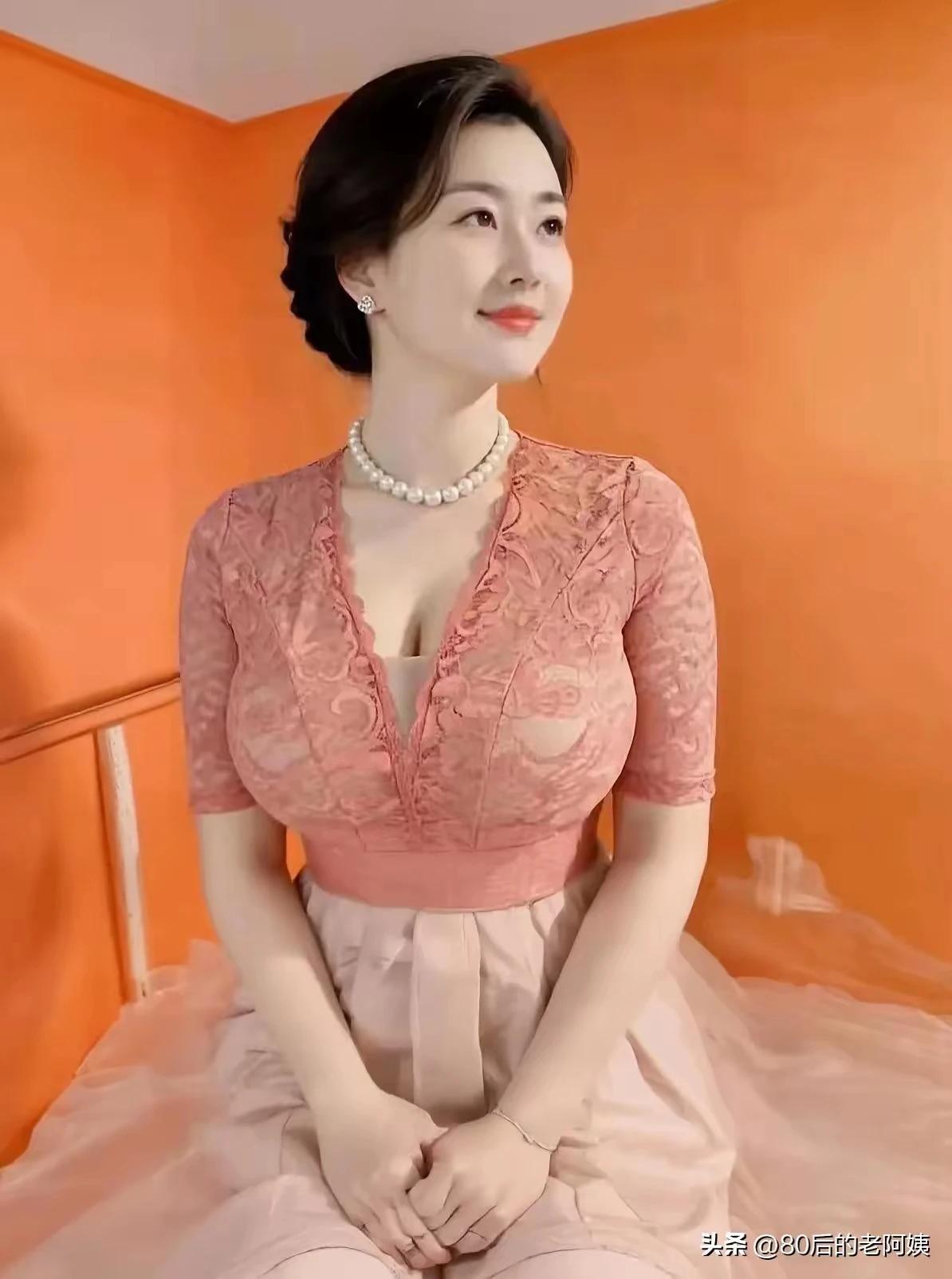 人闲生是非
地闲草成堆
世上多是非
放下亦无悔