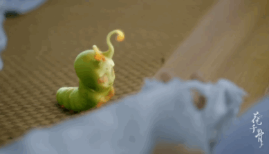 和赵丽颖有关的四个动物形象——
《花千骨》——糖宝
《楚乔传》——苍梧鸟
《有翡