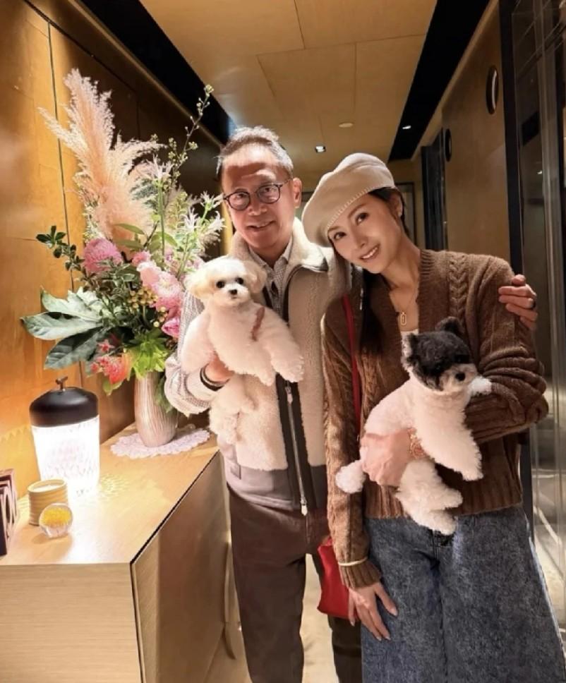 李嘉欣的近照，依旧那么美丽，岁月也拿她没有办法[比心]