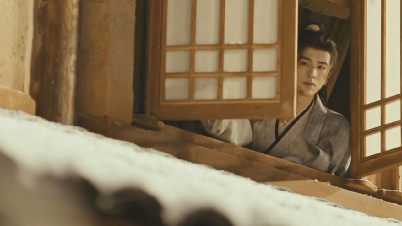 不困于舒适区，不止于眼前光。张凌赫以热爱为底气，以作品为答卷，在演艺路上稳步前行