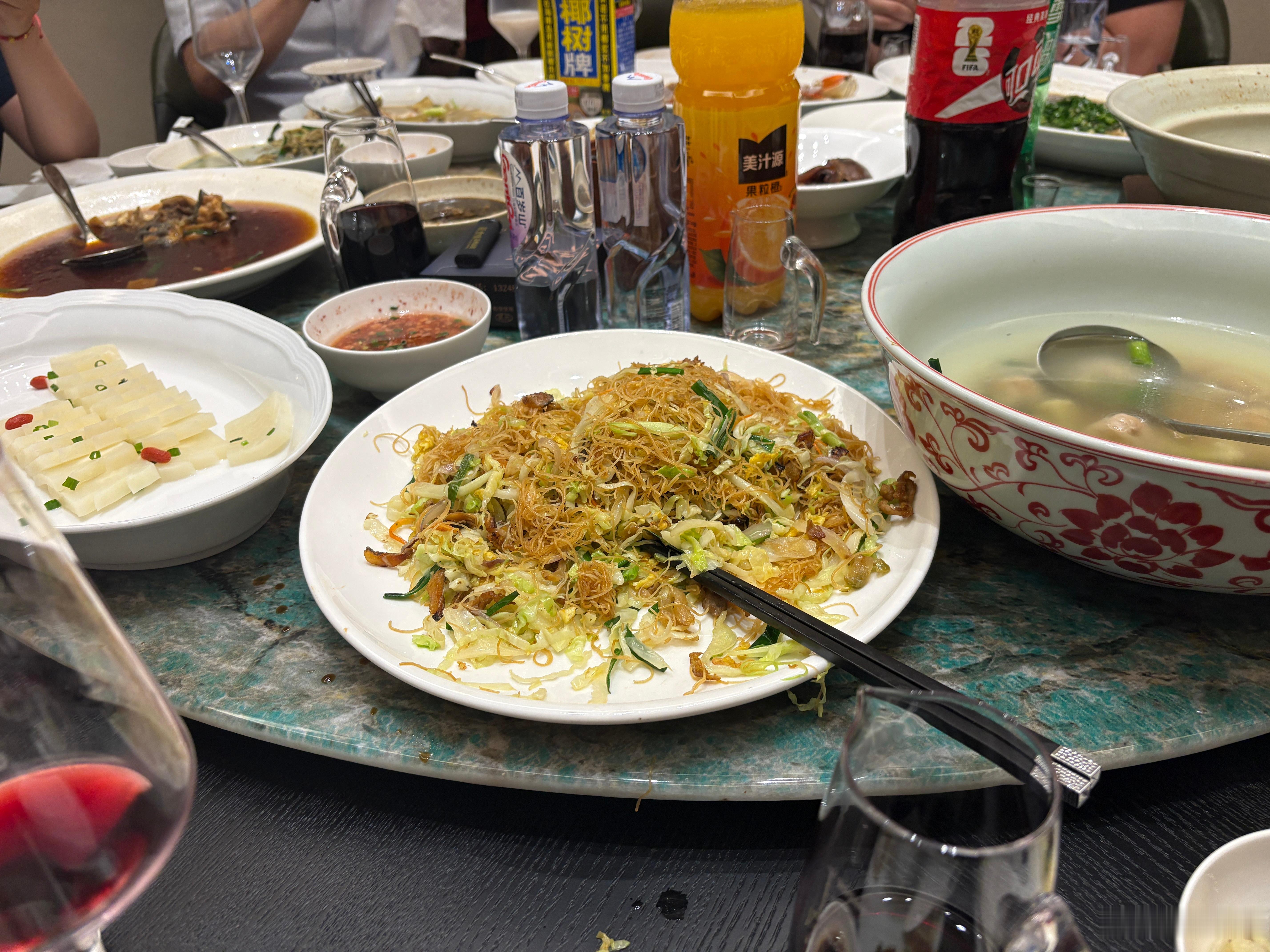 马上中秋了…炒米粉、盘菜、花菜丸、红酒蔓鱼、海蜈蚣…家乡特色满满…其他鱼虾蟹突然
