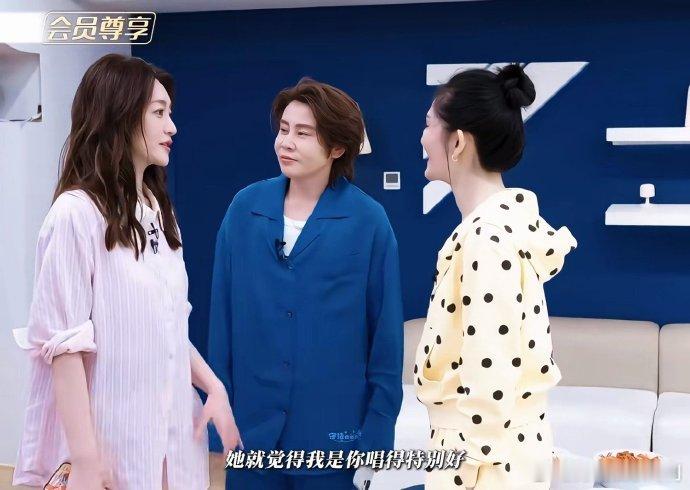 谢娜王濛争宠李小冉受害者联盟李小冉对王濛说大人说话别插嘴谢娜王濛在线抢李小冉！小