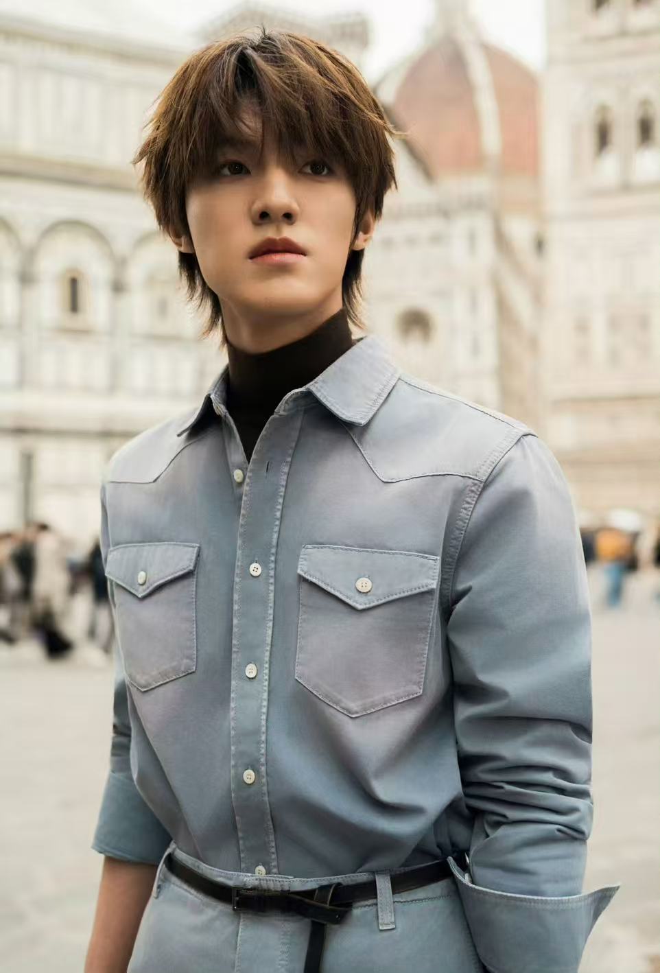 张泽禹Prada丹宁风张泽禹丹宁风 张泽禹Prada丹宁风，帅成这样啊小宝！ 