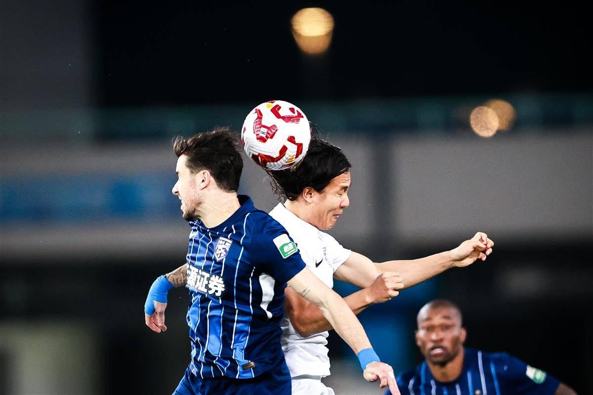 大连又一场惨败！谢晖证明自己的机会来了！我们看到大连英博今天1-4惨败武汉三镇，