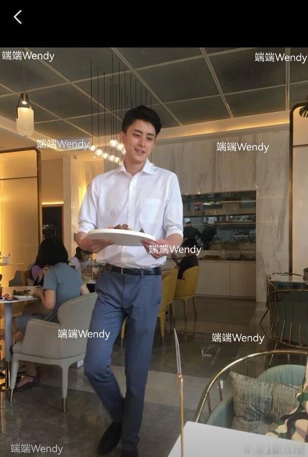 找到一张打工时期的敖瑞鹏 