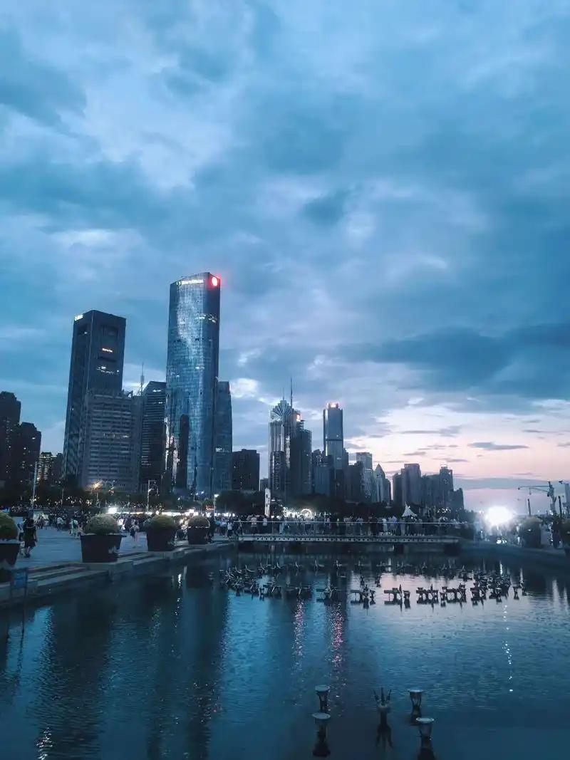 城市更新对楼市企稳有一定推动作用，但也不能完全依赖。
从积极方面看，城市更新能改