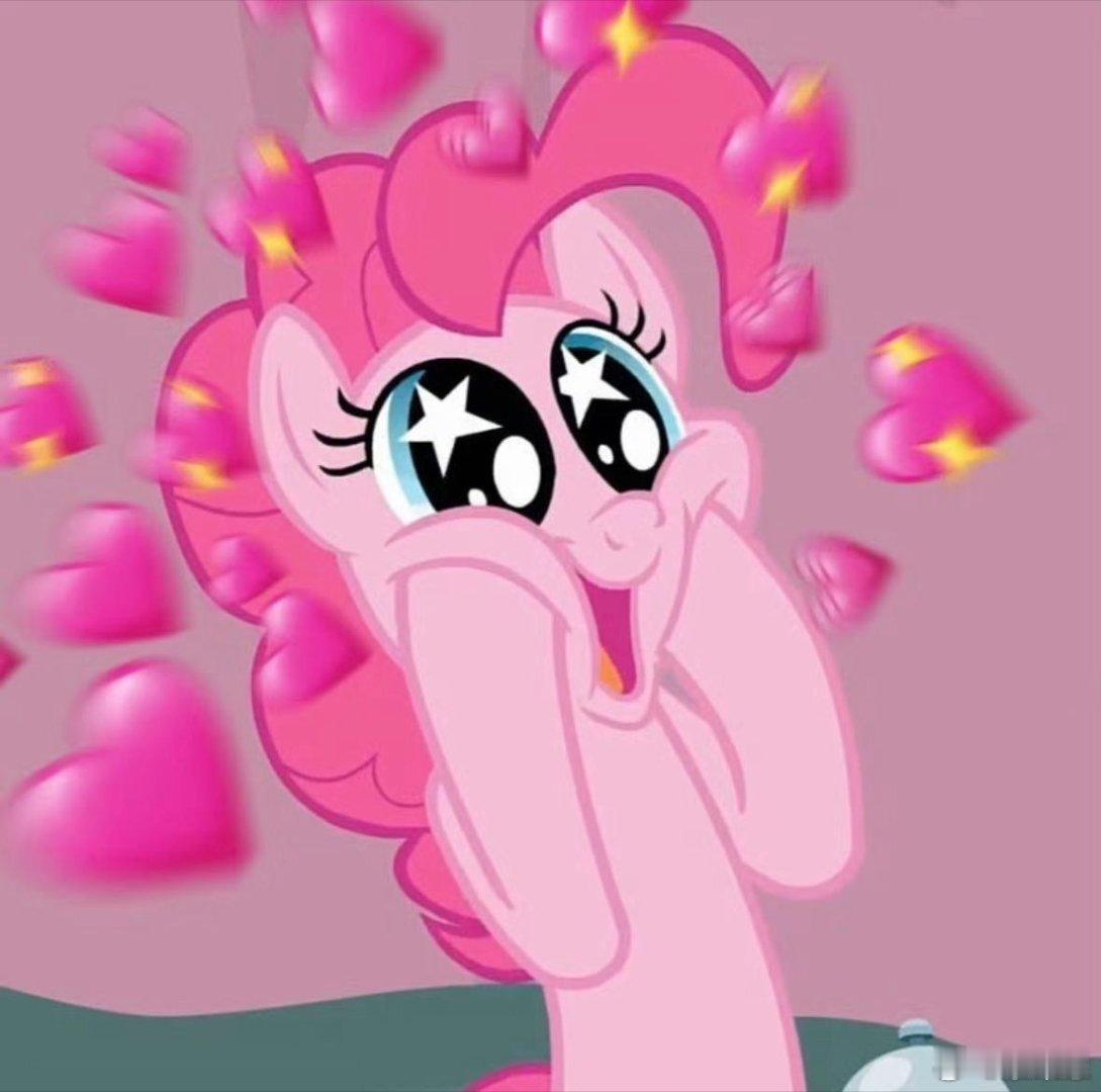 年轻人的滑雪出片秘籍一套又一套细节加分不能少，阳光斜射时拍侧脸轮廓，雪粉飞扬时连