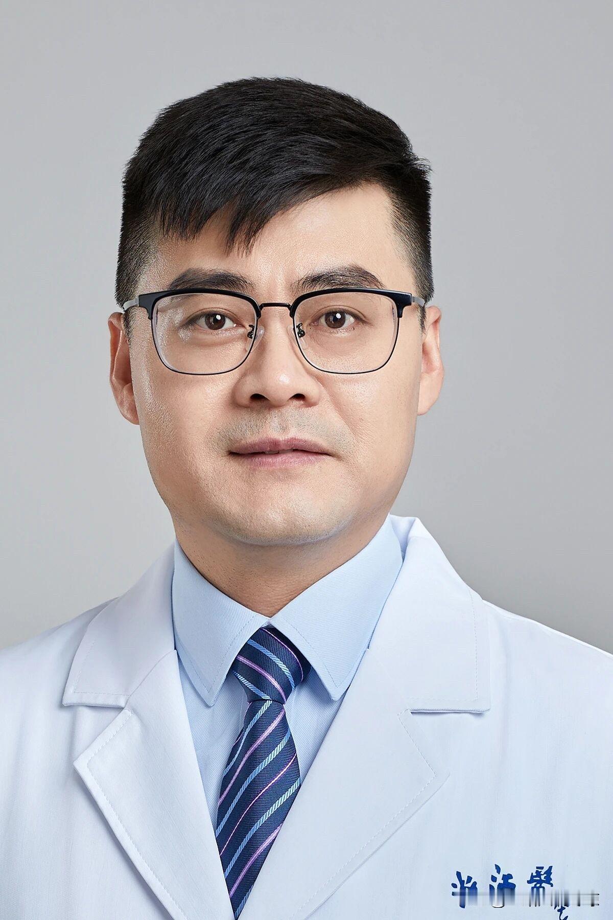 余小龙副主任入职杭州市丁桥医院临床营养科后备学科带头人。
余小龙，浙江医院临床营