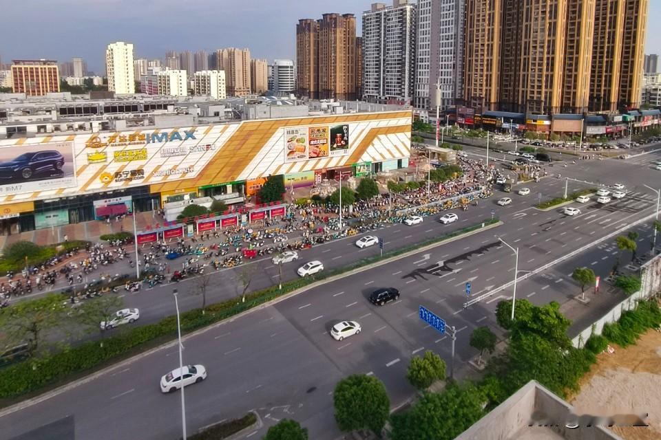 贵港的学区房的天塌了，以前6/7千一平，如今40几万一套，100平，还给0首付，