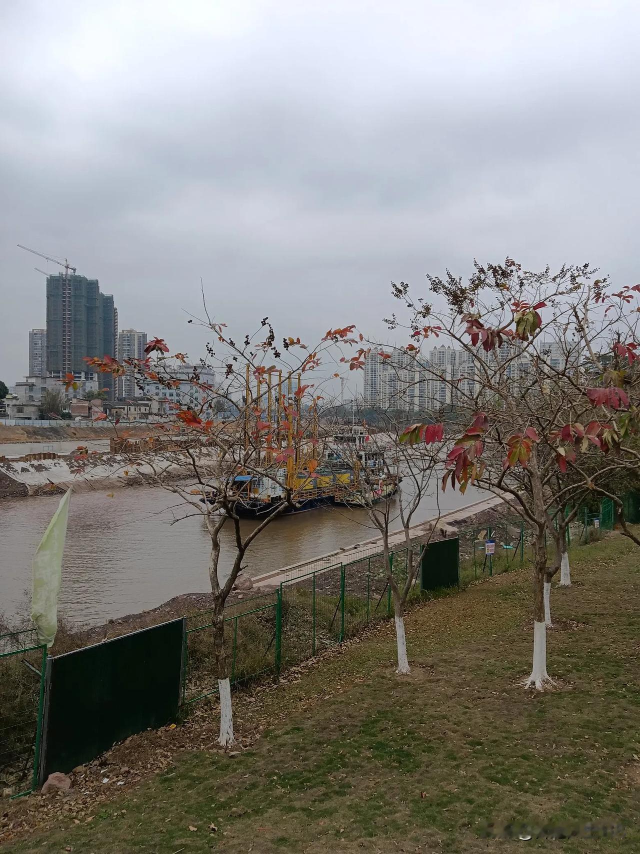 春暖花开，平陆运河施工忙。

今天是三八劳动妇女节，天气不错，加上双休曰，于是到