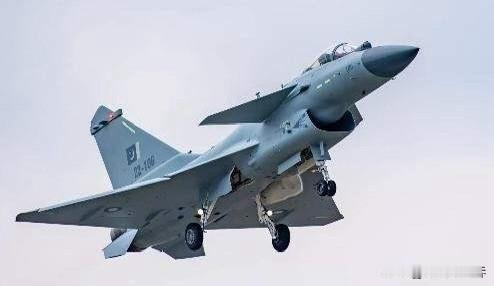 幸亏当年没卖歼10给伊朗！这步棋走得太对了。
伊朗前两年确实想买咱们的歼10CE