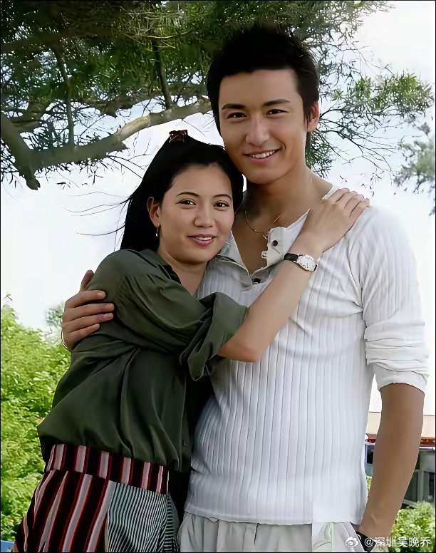 美女是袁咏仪，帅哥是谁