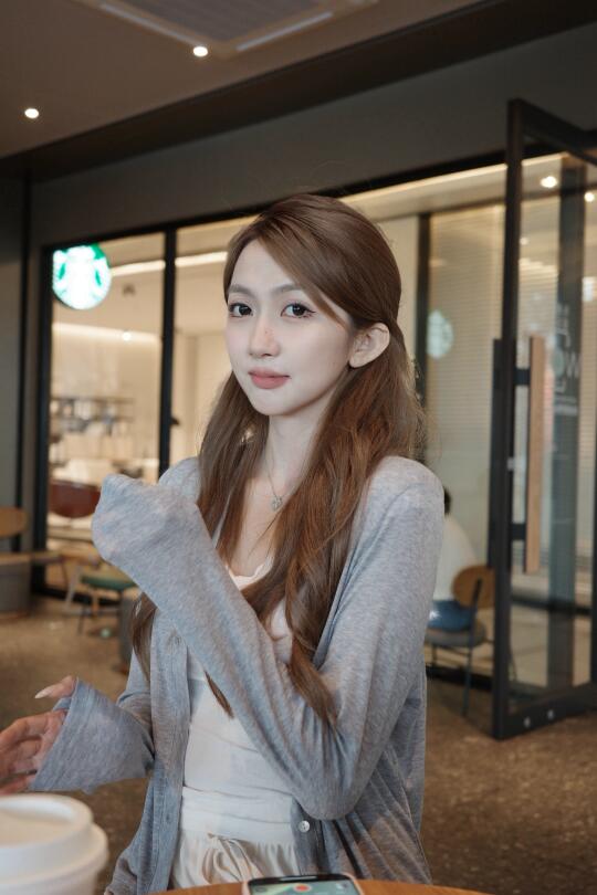 我要把这件盖PP开衫镶身上！