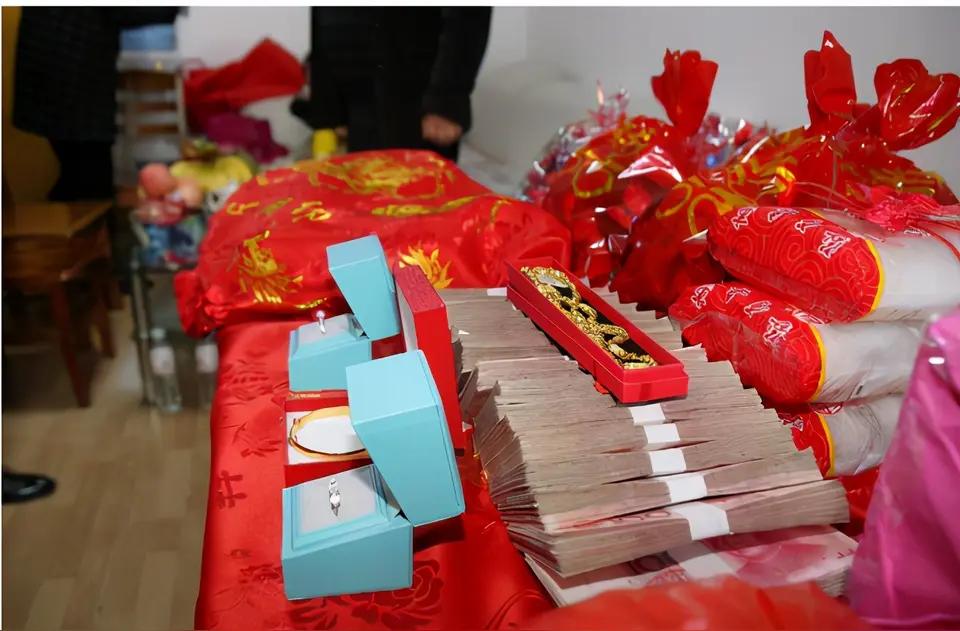 江西的彩礼真是像网上传的那么高吗？28万8，38万8。真要是那么高，那真是男孩找