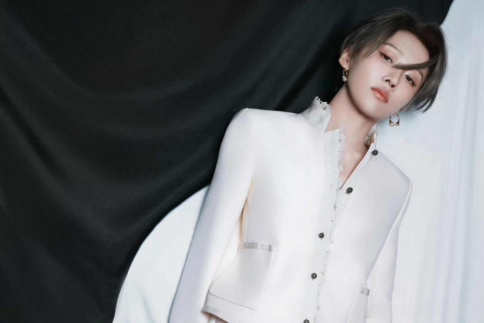 2025中国电影大数据荣誉之夜刘雨昕今晚荣誉之夜出图[送花花][送花花]期待雨昕