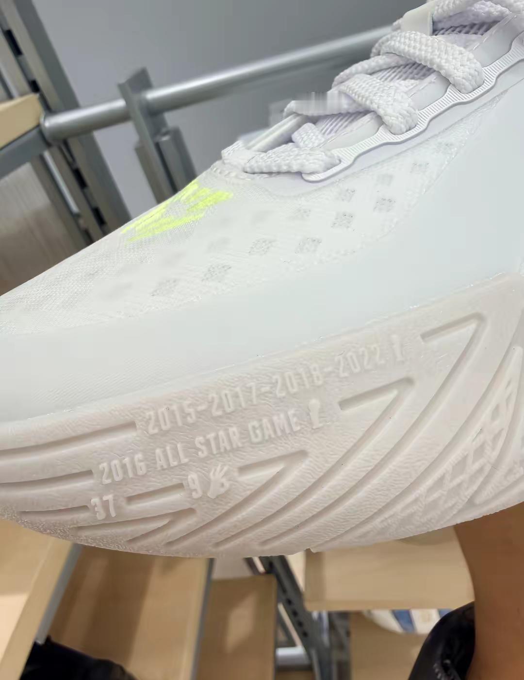 最新的汤普森签名鞋 KT 系列你觉得？哎 我个人是觉得真的是太普通 太平庸了 虽