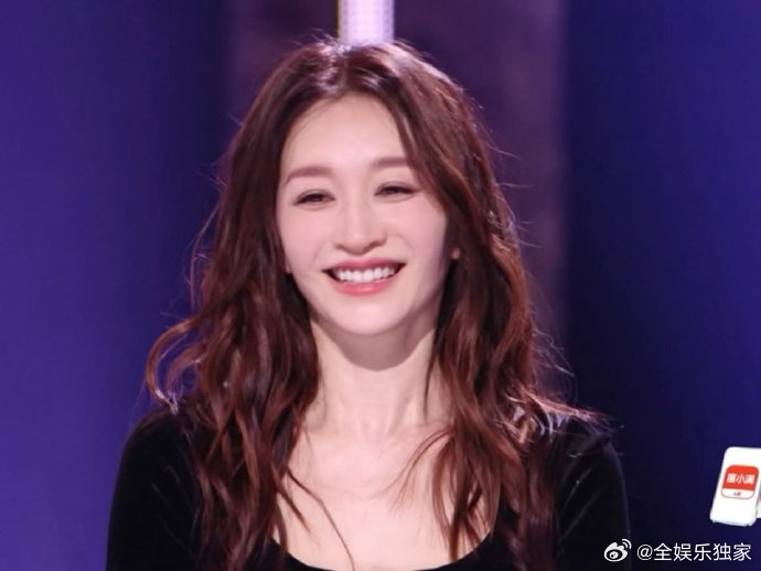 李小冉拉票 老实人豁出去了真的被李小冉可爱到笑出声！平时安安静静，拉票直接豁出去