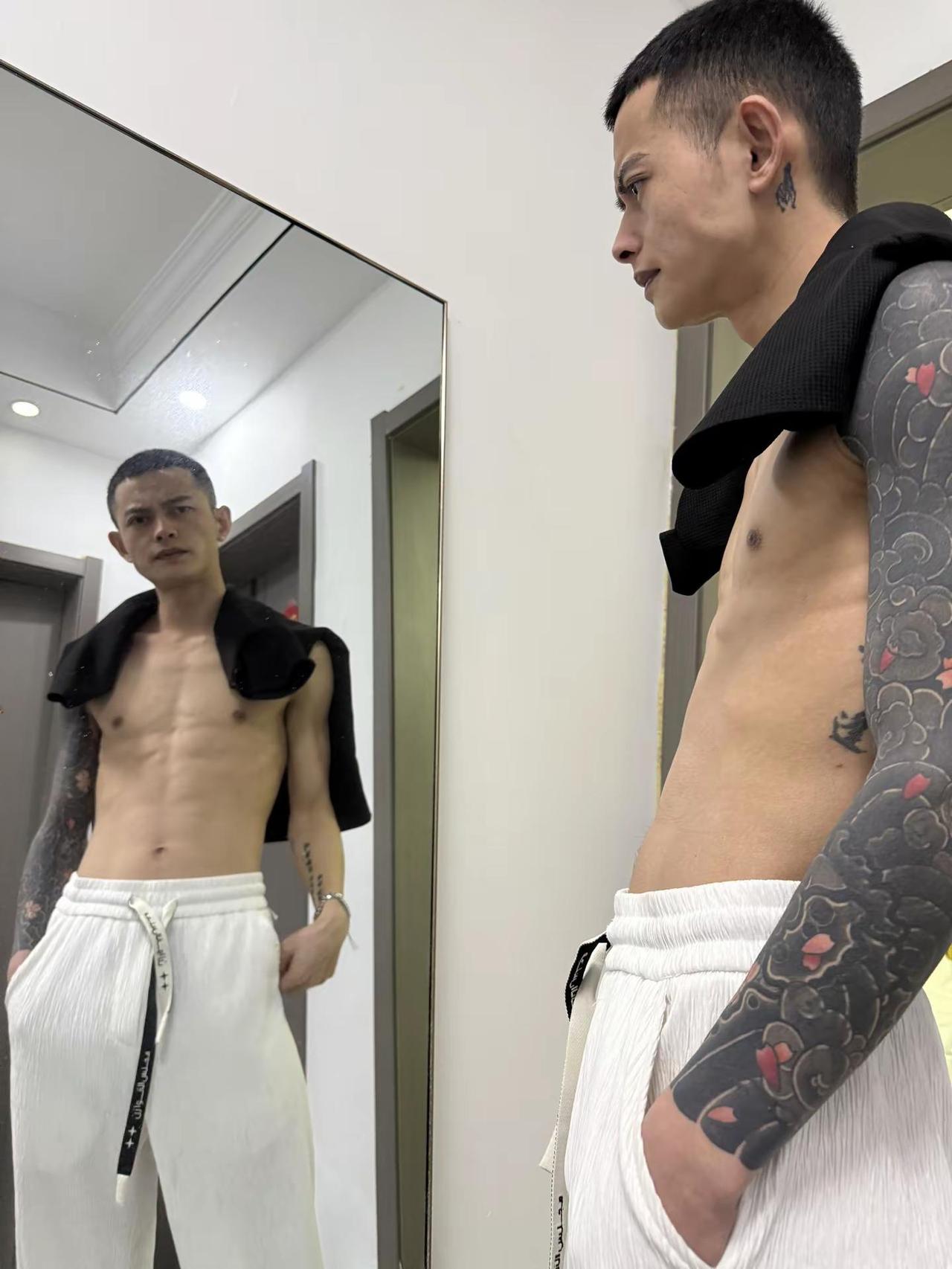 寸头。请拿出你的底牌和我对视寸头