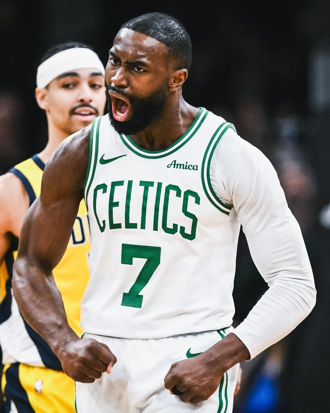 超级牛爷爷！大胜步行者之后，杰伦-布朗已经连续第8场比赛拿到30+得分，他超越保