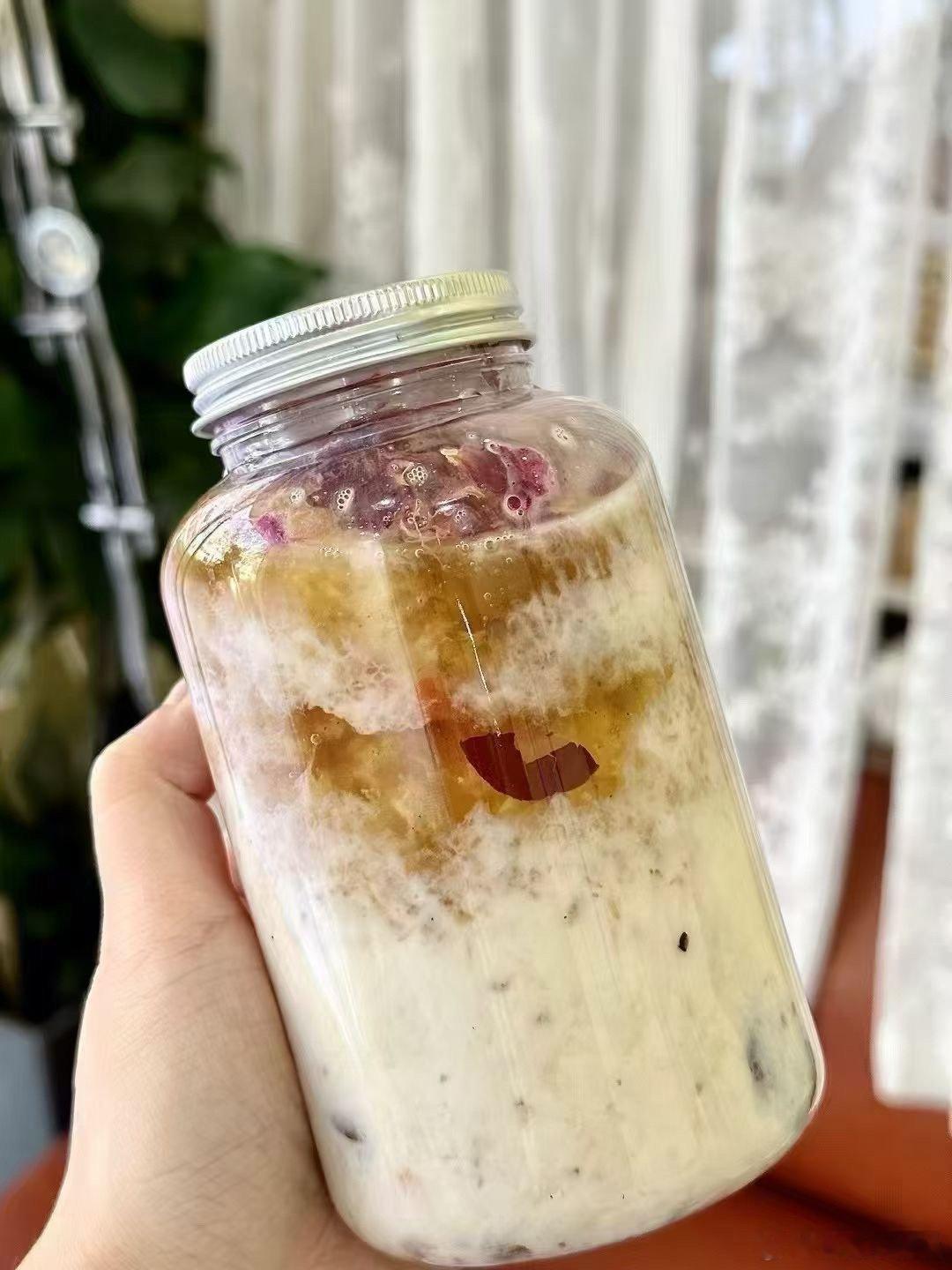 这个桃胶炖奶味道有点哇塞 