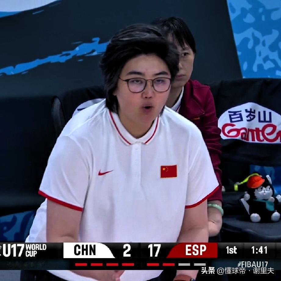 中国女篮经历最“痛”一战，看清差距，U17女篮面对西班牙单节4分，半场13分，单