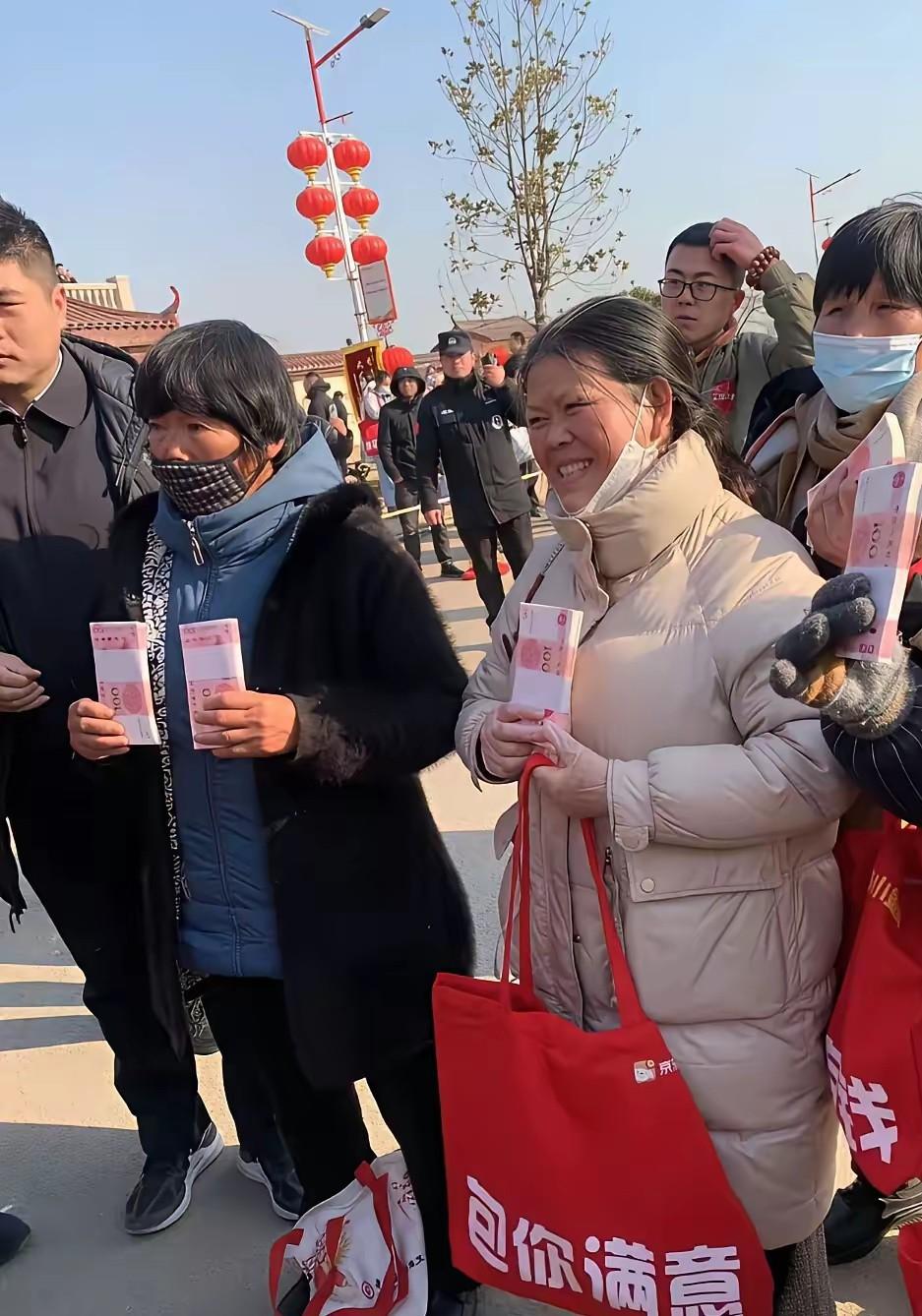 一年一度的春节又要来临了，刘强东又给家乡父老发年货了，这样的人真的是村里的福气啊