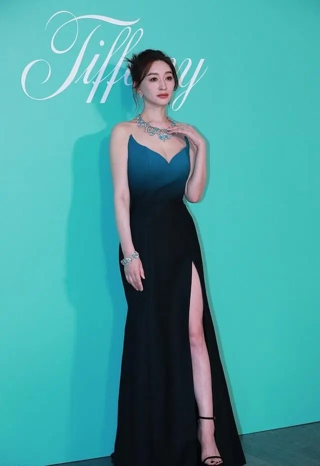 以前还是芭莎，红秀拍的！今年是真省钱啊！ 