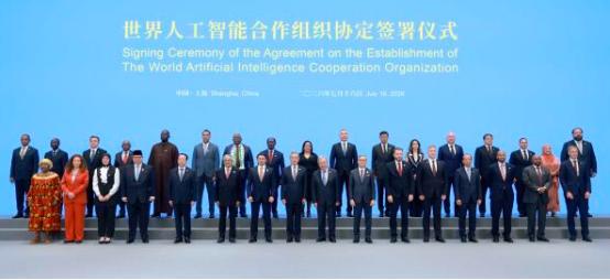 越南刚颁《人工智能法》、砸钱设AI基金，却在2026世界人工智能大会上集体缺席—