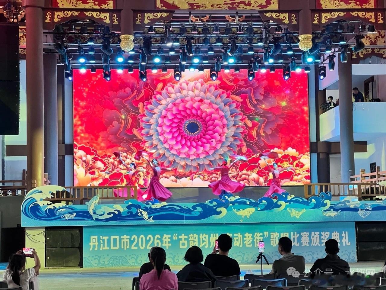 魅力丹江口  丹江口均州水街文艺盛宴燃情上演，礼赞奋斗者 5月5日晚，丹江口市均