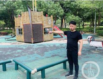 江苏苏州，一男子“多管闲事”，劝架之后被64岁老汉追赶，奔跑过程中双双摔倒，老汉