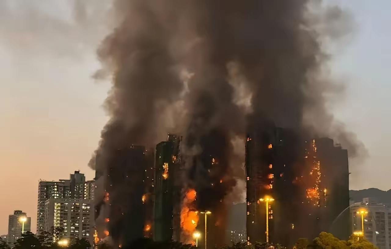香港那场大火的新闻刷到我彻夜难眠，不是矫情，是真的被火灾的残酷吓住了，当场就给自