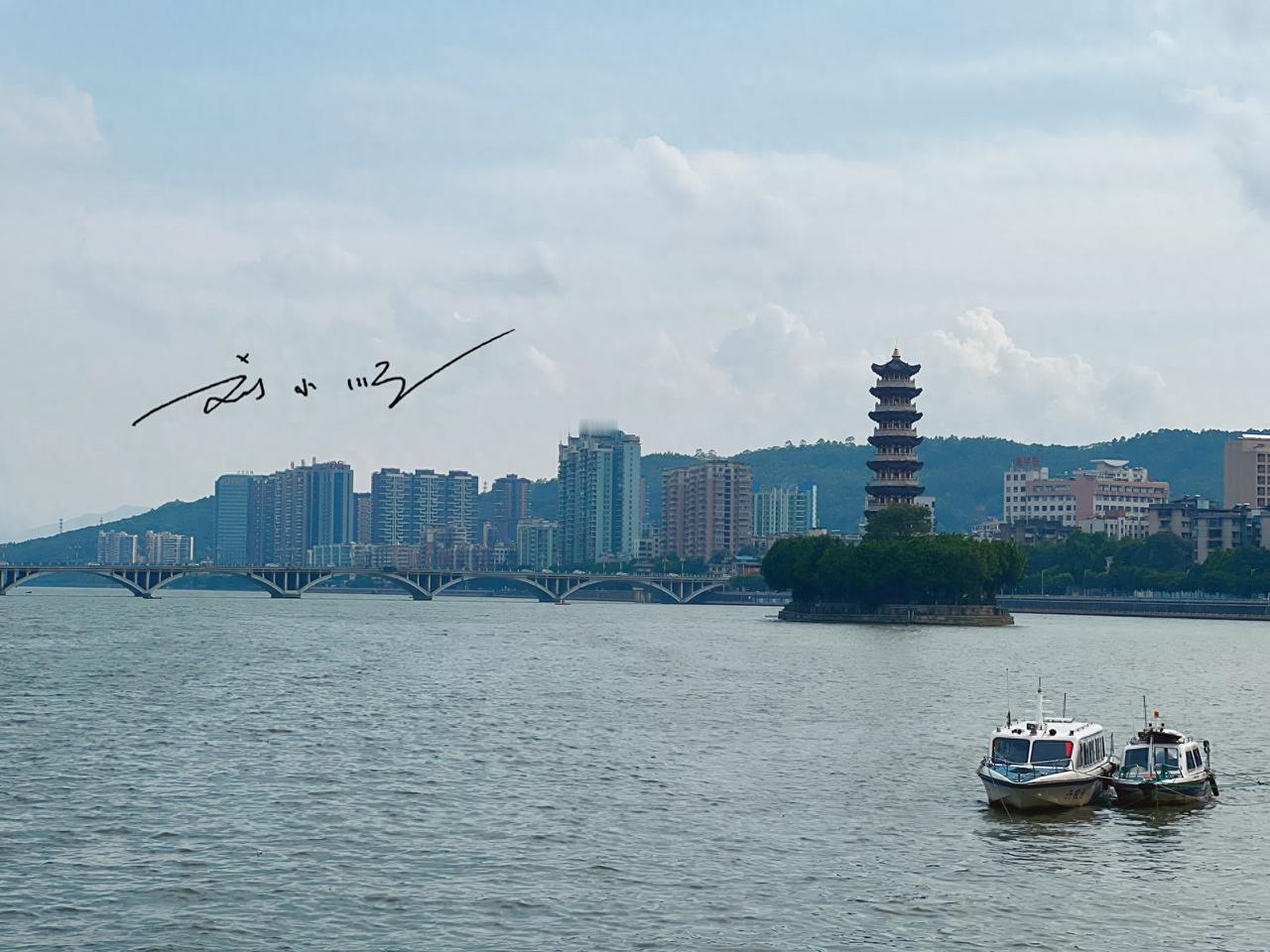 广东省作为华南地区经济与旅游大省，除广州、佛山等热门城市外，北部的韶关市虽显低调