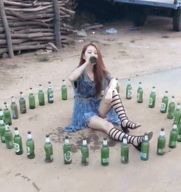 豪爽的妹子[点赞][点赞] ​​​
