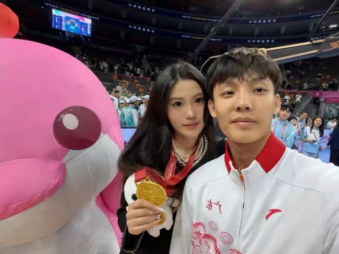 徐杰已经连续好几次进入国家集训队，但最终没能留在12人大名单中。对此，有徐杰的球