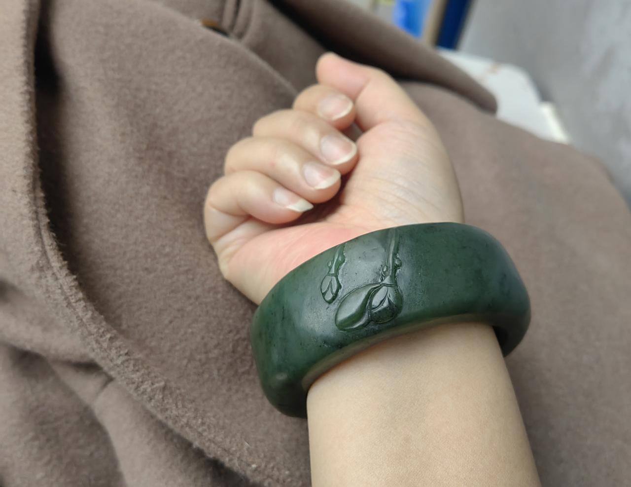 我非常欣赏这个时代的人的一个特性，就是想不理谁就不理谁，想拉黑谁就拉黑谁，不用刻