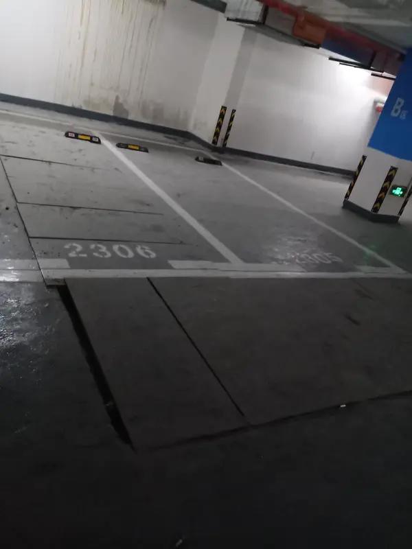 银川阳光美林小区这事儿太闹心了！这是个住了上万人的小区，开发商把千余车位“包销”