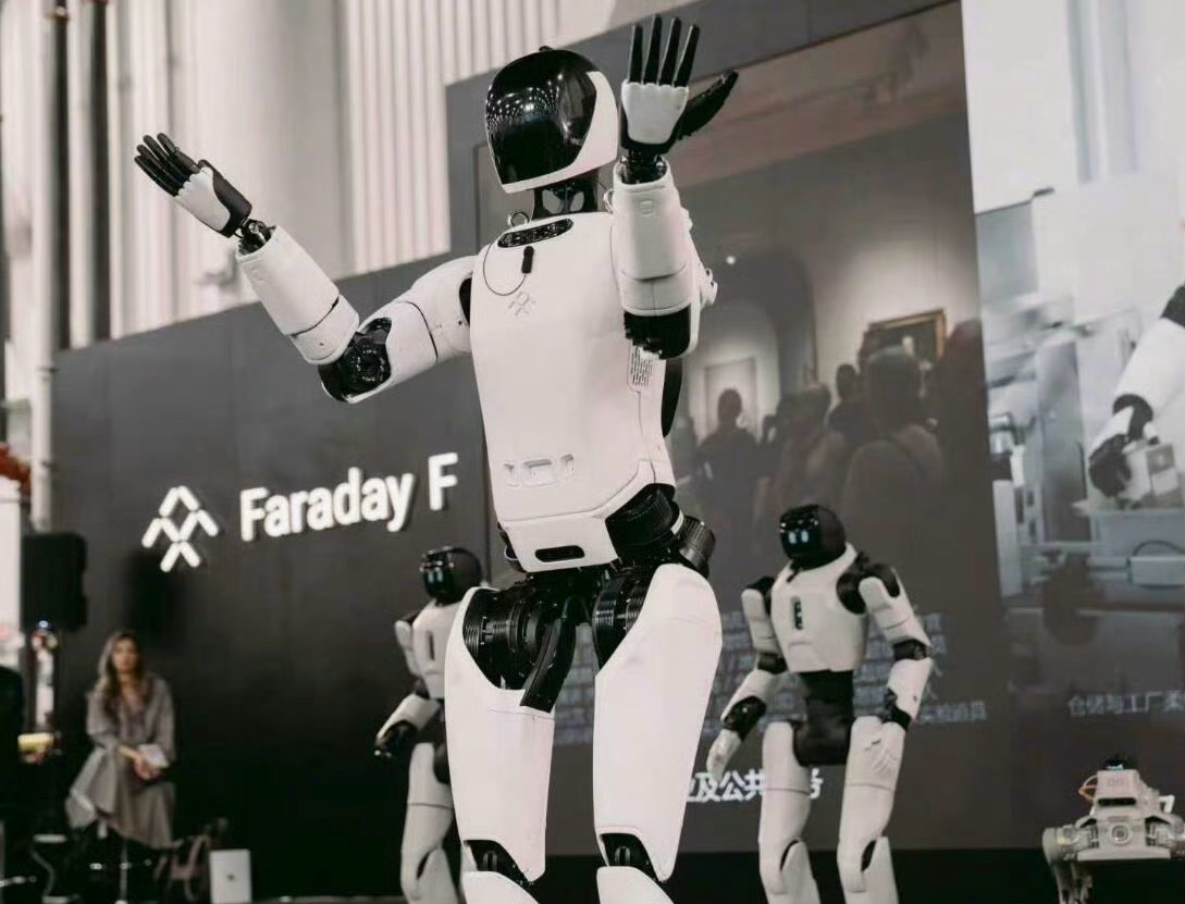 贾跃亭也发布人形机器人了，这赛道现在是真挤，竞争只会越来越激烈。贾跃亭发布人形机