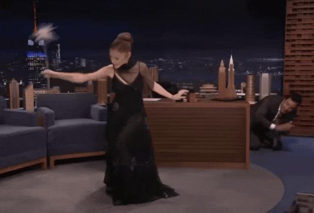 美国知名女演员 Ariana Grande（阿里安娜·格兰德）最近登上《今夜秀》