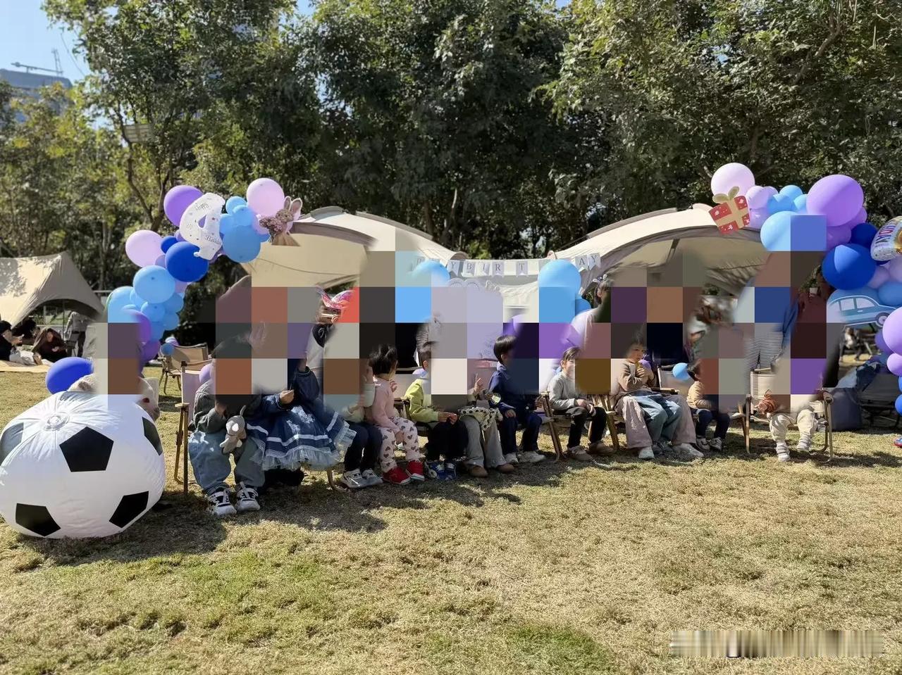 现在小朋友的生日都好隆重。
参加一个朋友的小孩生日party，她家选择了在一个公