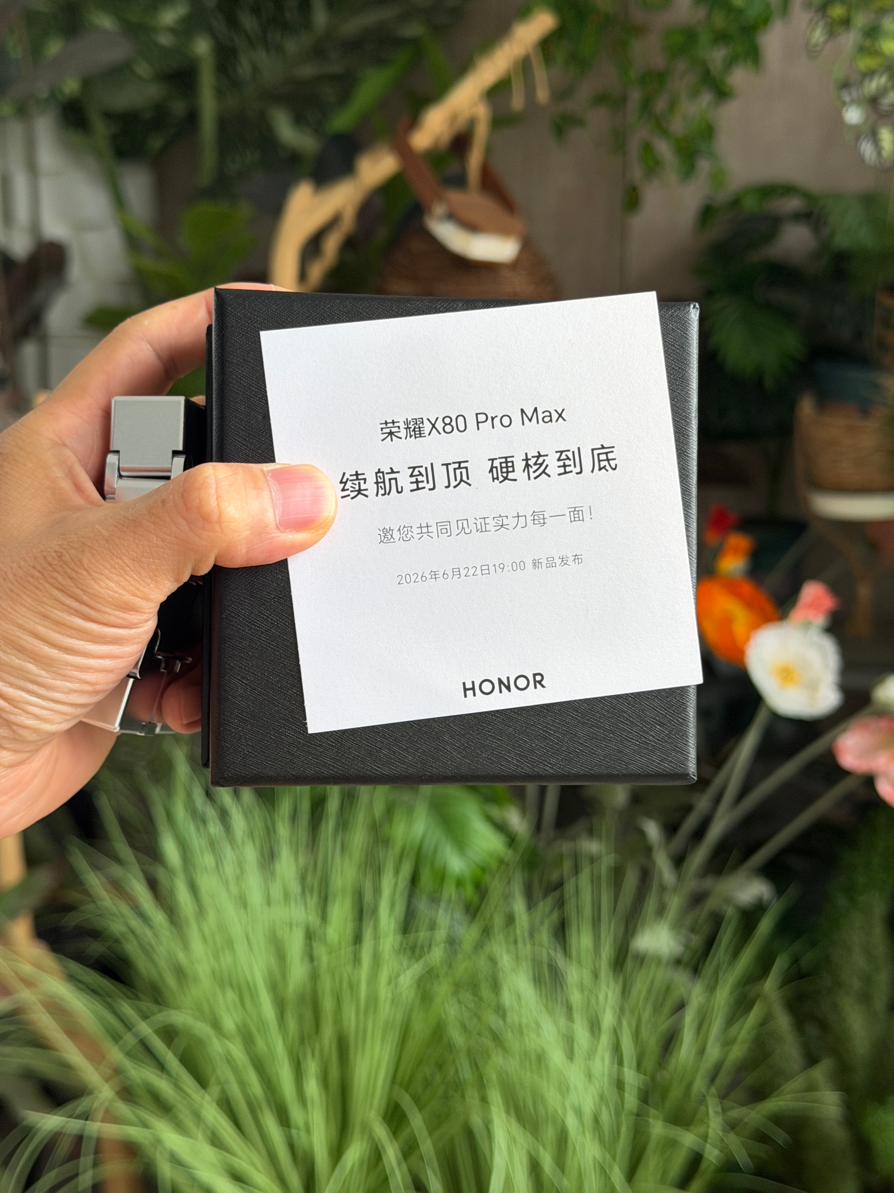 荣耀X80ProMax邀请函收到了、是一个二阶金属魔方、真的很硬啊！