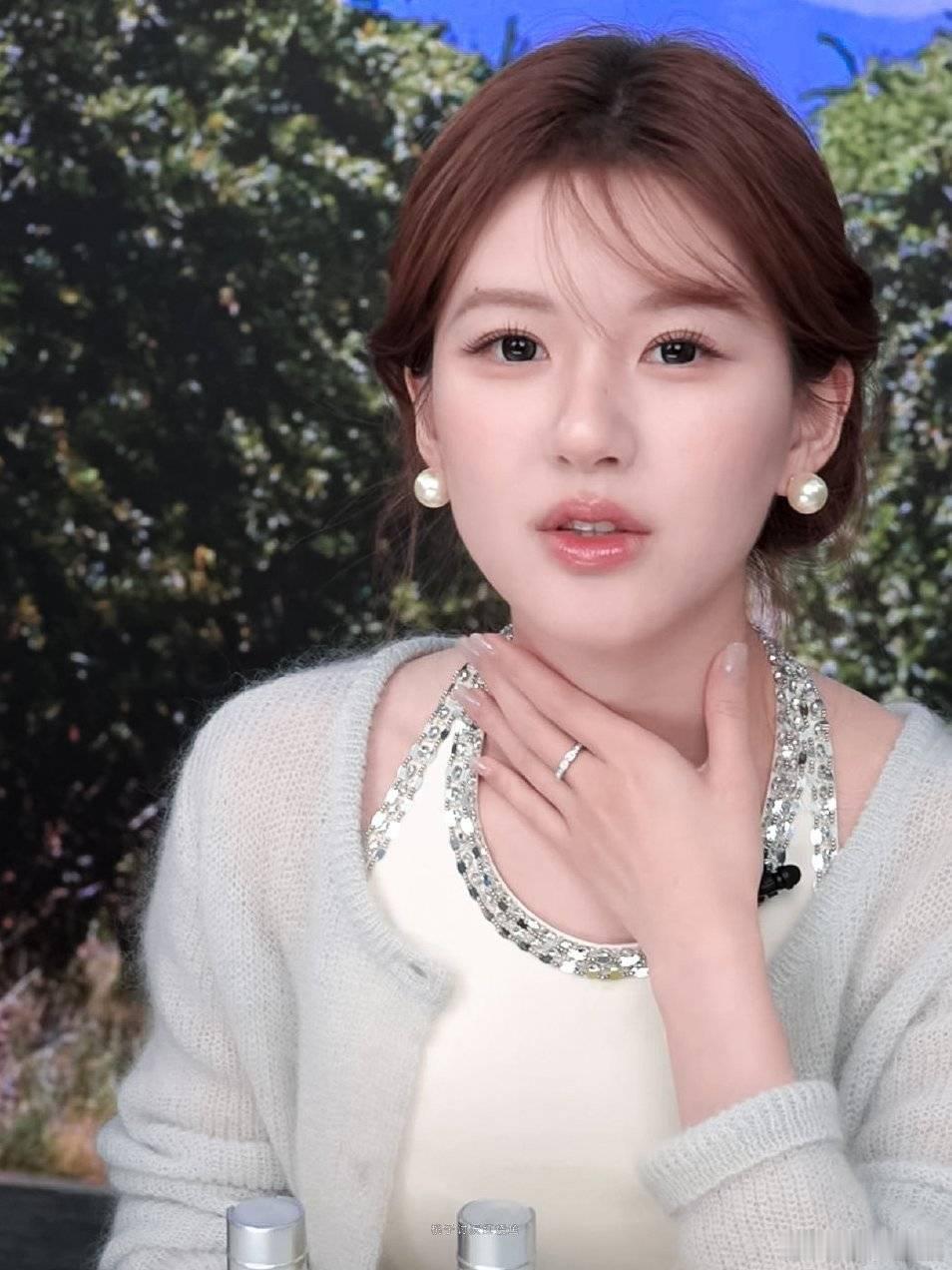 #赵露思回应变漂亮了#美的，一直都是美的，只是觉得变得不像她了 ​​​