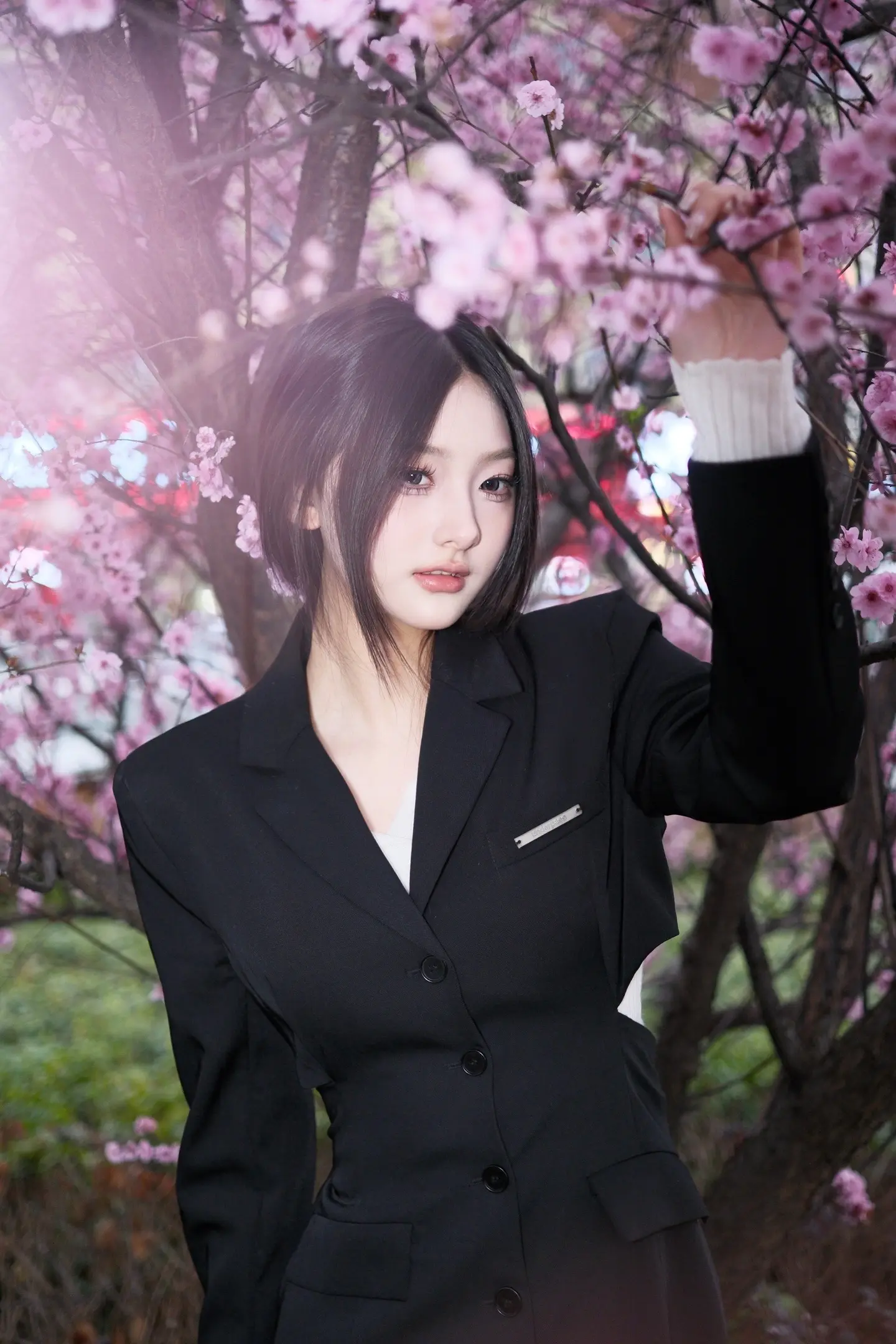 十万个春天在眼睛里左右开弓。